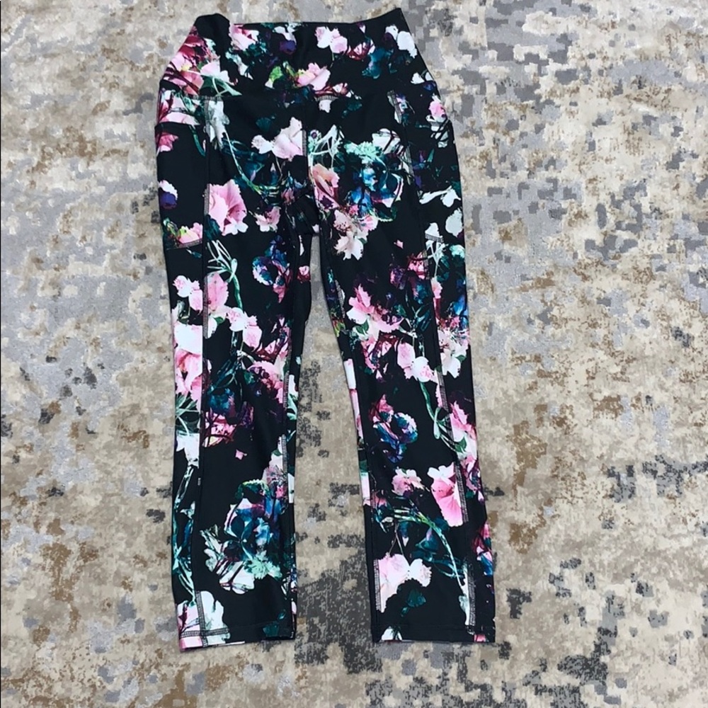 Floral Yoga capris size small